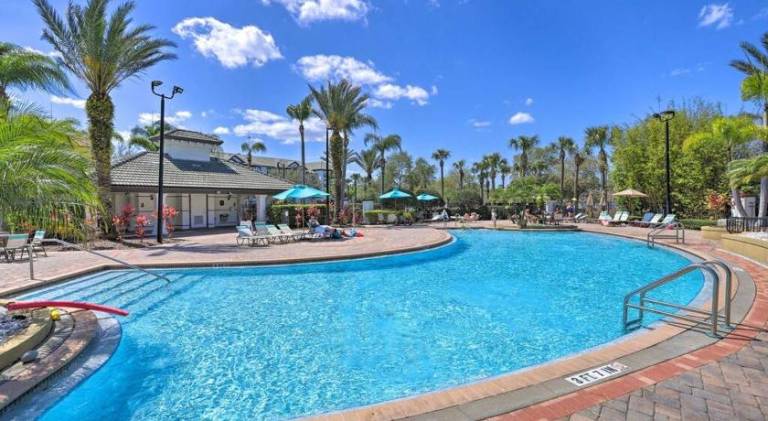 NEW! Luxury Condo, Min to DisneyConvention Center in Orlando, FL