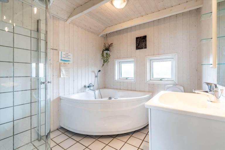 House with terrace, barbeque & hot tub | Next to the beach | Pets allowed — photo 4