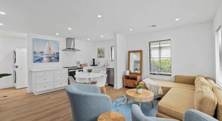 House with hot tub | Pet-friendly — photo 2