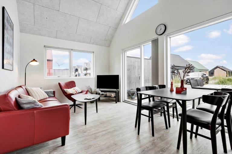 Fully equipped vacation home with barbecue, terrace & yard | Dogs allowed — photo 3