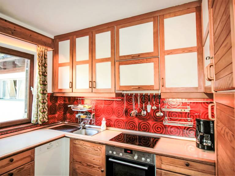 Vacation home with sauna, grill & yard | Mountain view — photo 4