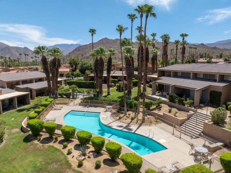 Desert Flower- Ironwood CC Condo Pool Spa — photo 2