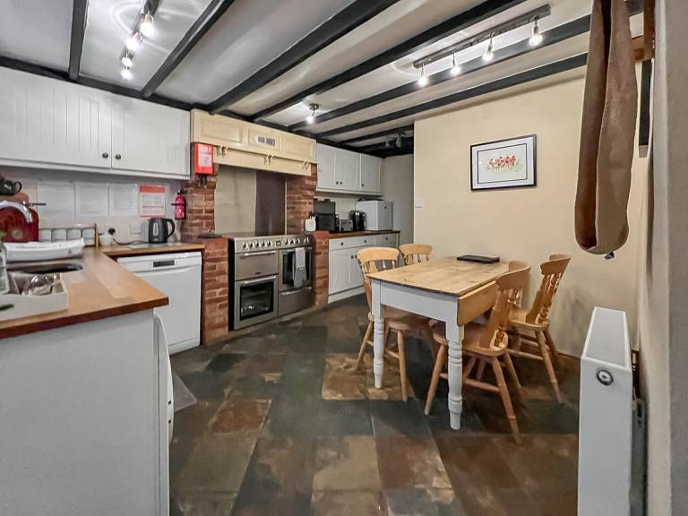Family-oriented wonderful cottage with yard & barbecue | Pets allowed — photo 5