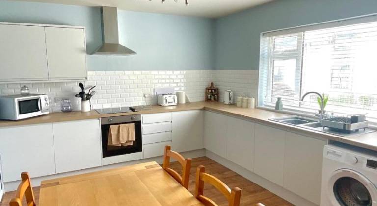 Lovely big 3 bedroom maisonette close to the beach — photo 2