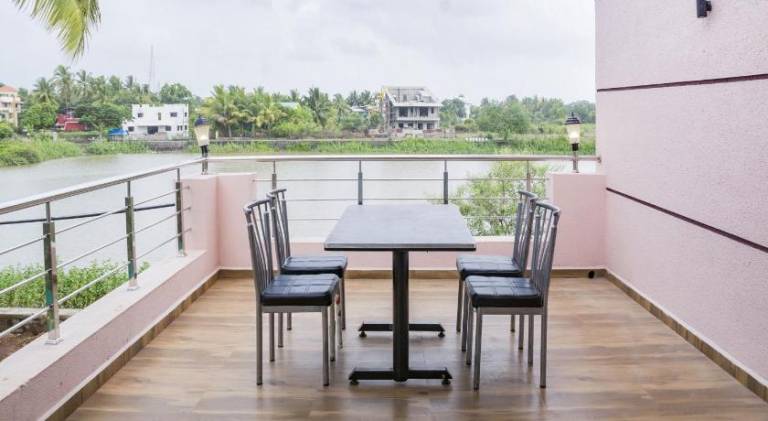 Lotus The Lake View Resort — photo 4