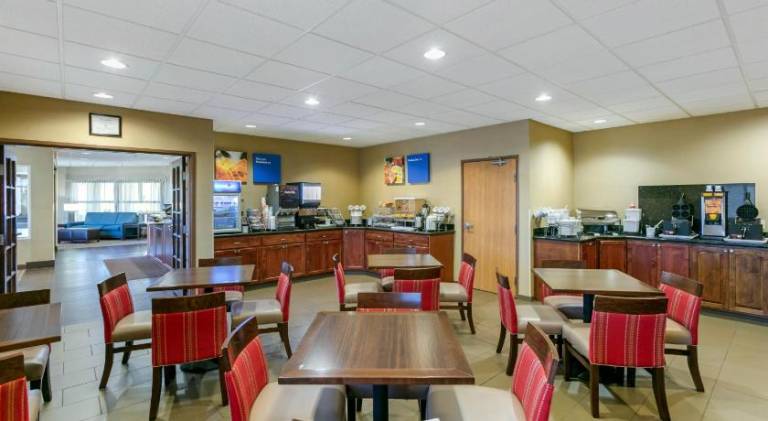 Comfort Inn & Suites Near University of Wyoming — photo 5