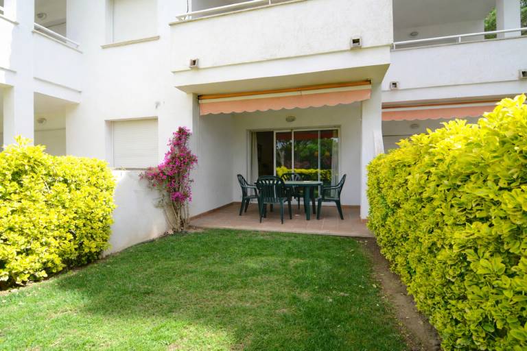 Apartment with terrace, pool & yard | Pets are welcome — photo 4