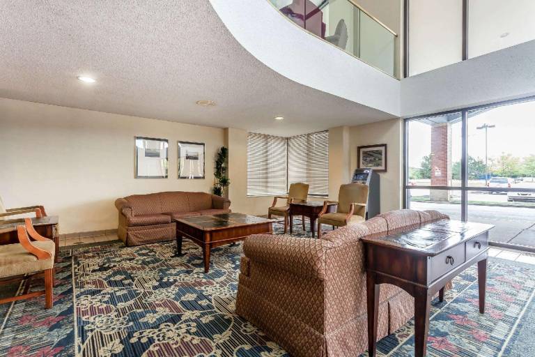 Comfort Inn Cleveland Airport — photo 4