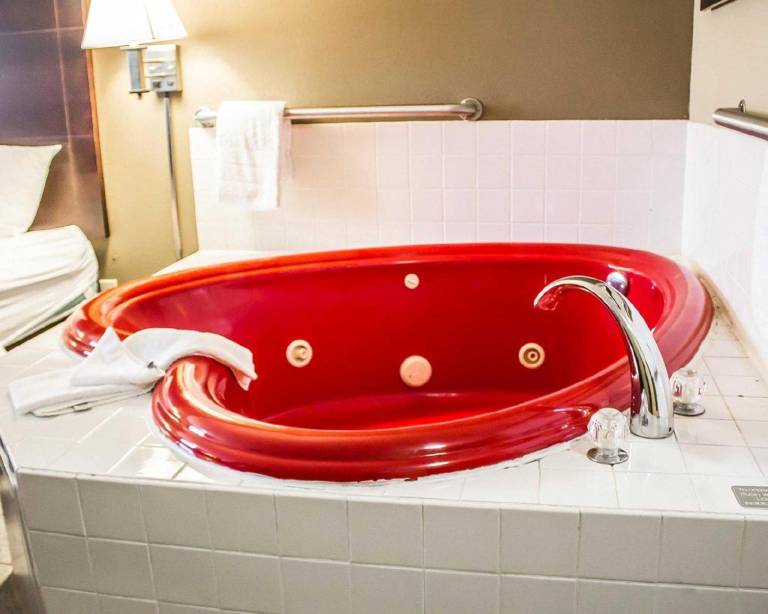 Quality Inn & Suites Sturgeon Bay — photo 3
