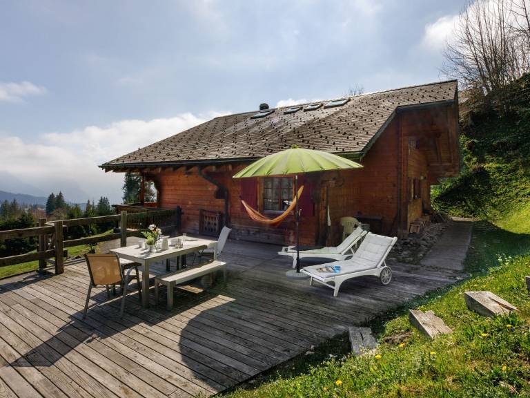 Fully equipped beautiful vacation home with yard, barbecue & patio | Next to the ski | Perfect for remote work | Pets allowed — photo 5