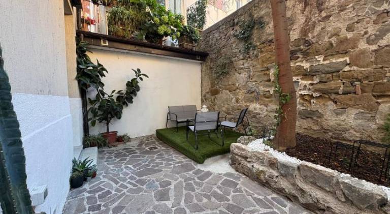 Apartment with yard — photo 5