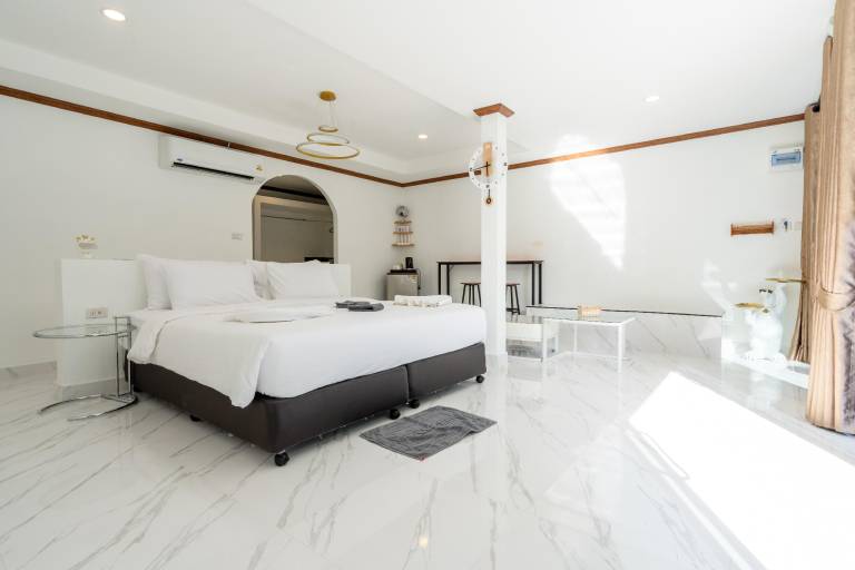 Villa with BBQ, terrace & pool | Next to the beach | Dogs allowed in Krabi