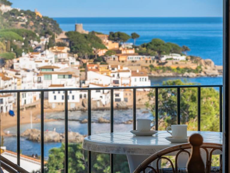 Calella Apartment: Central, Sea View, 4 Guests in Calella