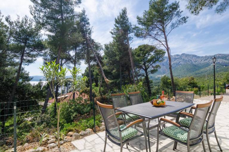 Holiday apartment with patio, yard & barbeque | Sea view — photo 2