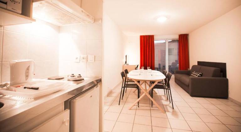 Serviced apartment with garden — photo 4