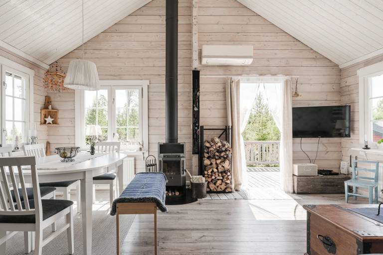 Charming vacation home with patio, yard & barbeque | Pets are welcome — photo 5