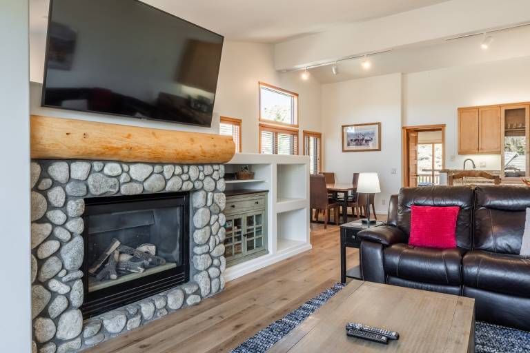 Child-friendly beautiful house with patio, hot tub & sauna | Mountain view | Pets allowed — photo 3