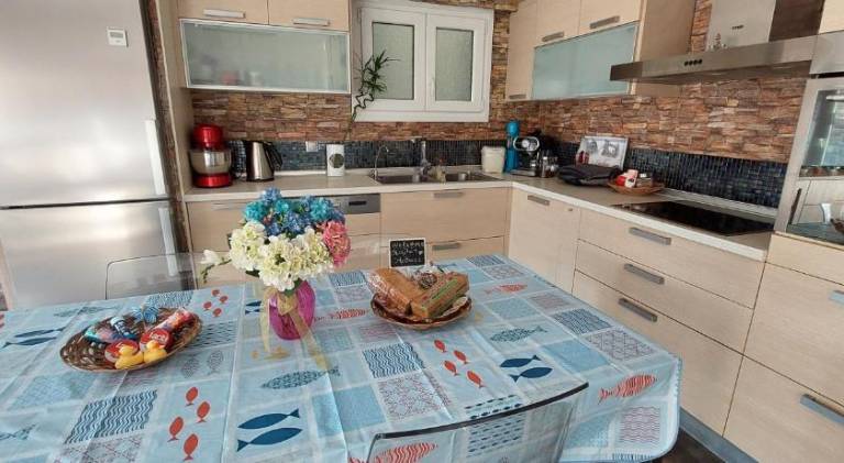 Rental apartment with patio — photo 2
