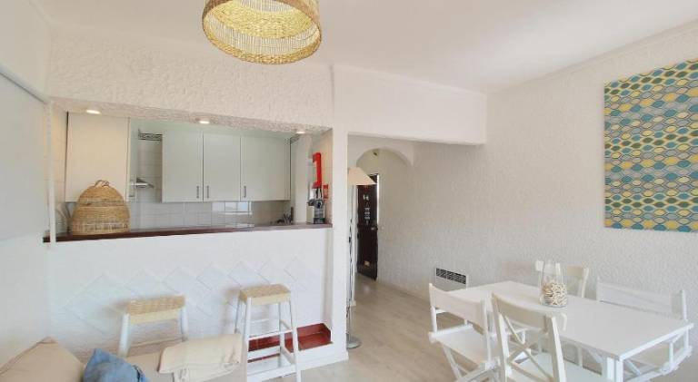 Apartment with private pool, terrace & yard — photo 2