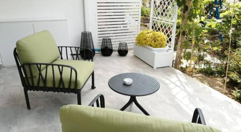 House with patio, barbecue & yard in Ricadi