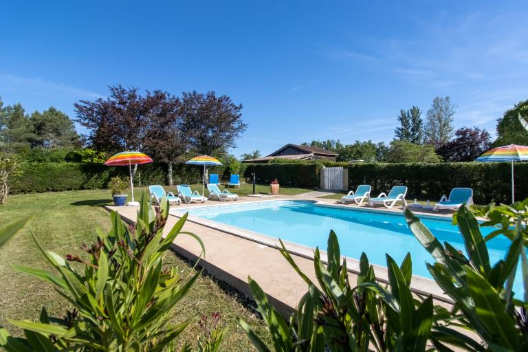 Country Cottage – Relaxing Getaway with Pool in Ginestet in Bergerac