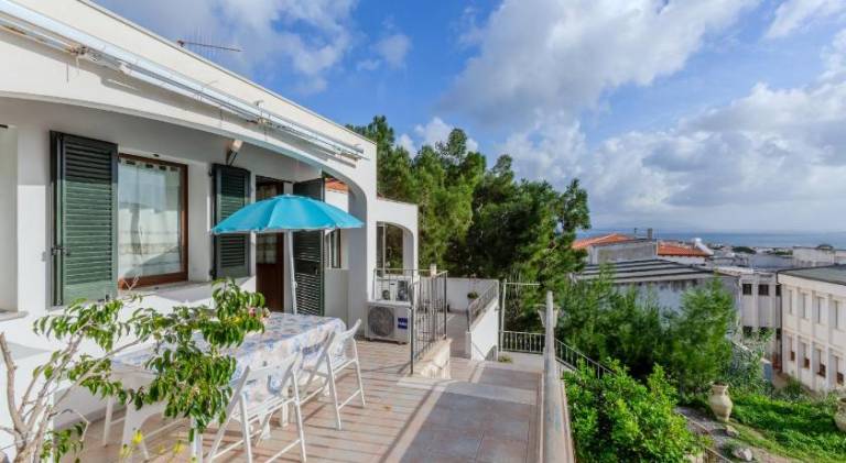 Serviced apartment with patio & garden | Beach nearby | Pet-friendly — photo 5