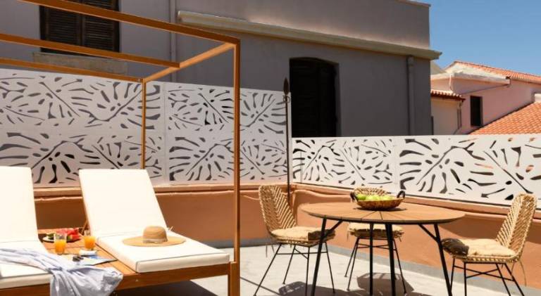 Apartment with barbeque, hot tub & patio — photo 4
