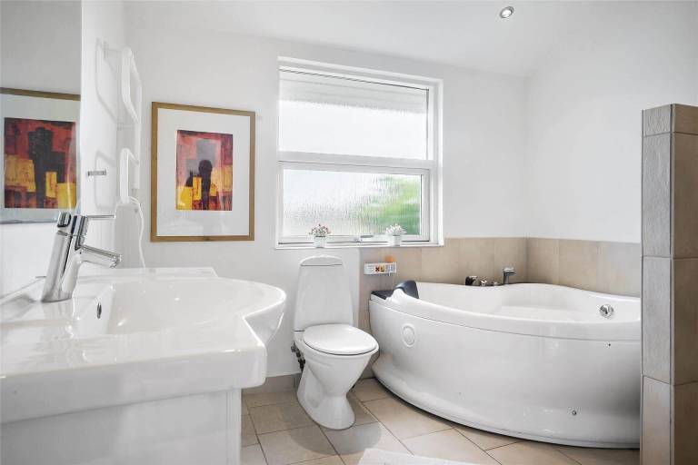 House with hot tub, BBQ & patio | Sea view — photo 4
