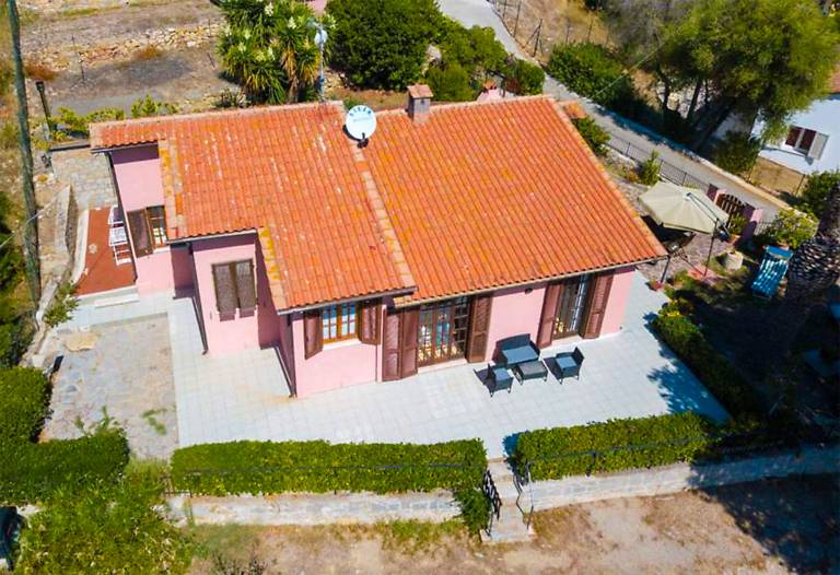 Fully equipped chalet with yard, patio & barbecue | Dogs allowed — photo 4