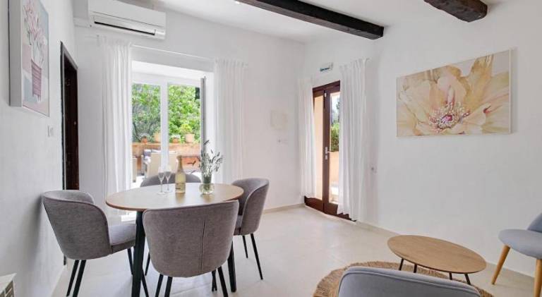 Holiday apartment with pool — photo 4