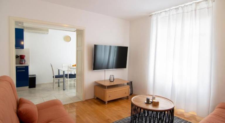 Apartment with garden & terrace — photo 2