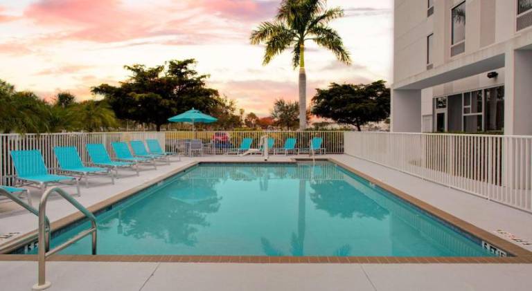 Hampton Inn & Suites Sarasota/Bradenton-Airport — photo 3