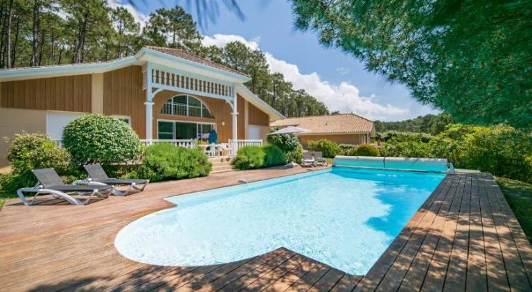 Villa with terrace, garden & private pool | Pets allowed in Lacanau