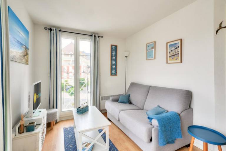 Rental apartment with patio in Cabourg