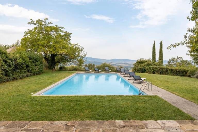 Family-oriented villa with yard, patio & barbecue | Dogs allowed — photo 4