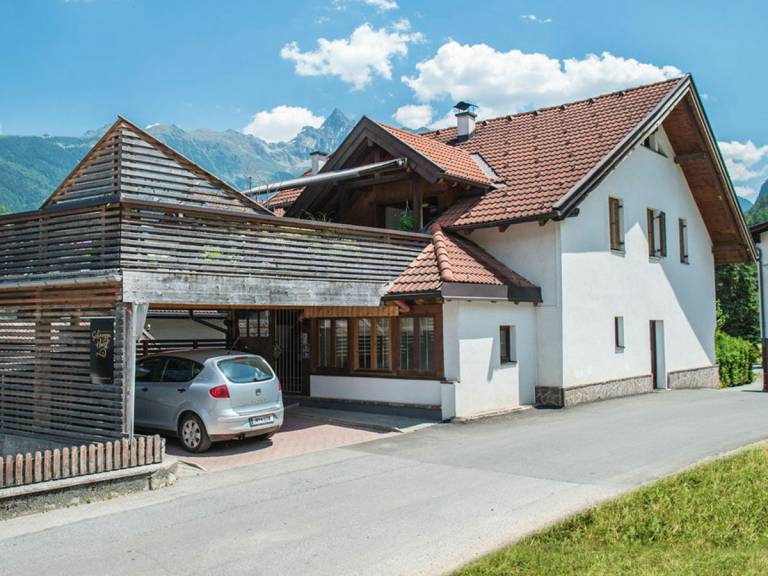 Fully equipped charming holiday apartment | Pet-friendly in Oetz