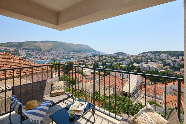 Rental apartment with terrace — photo 2