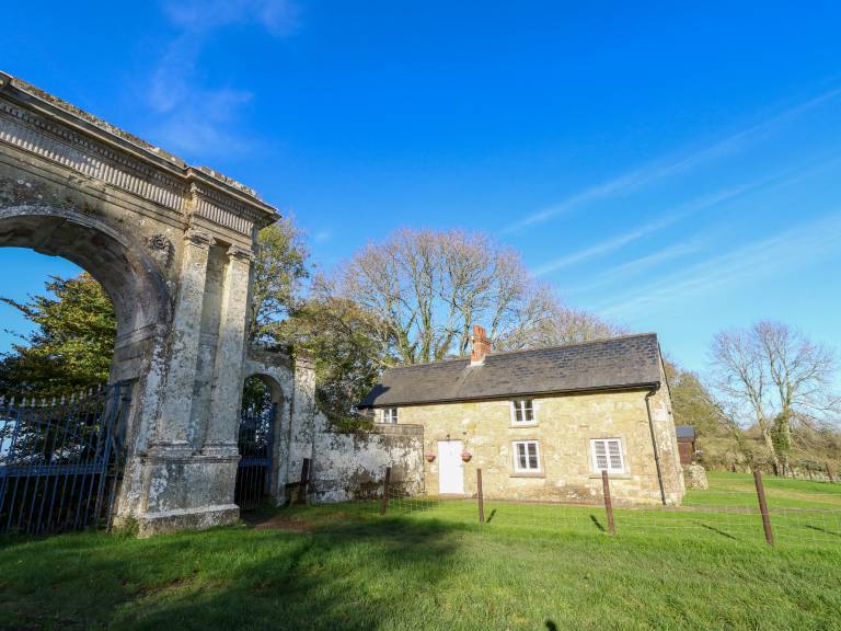 Cottage with yard | Beach view in Shanklin