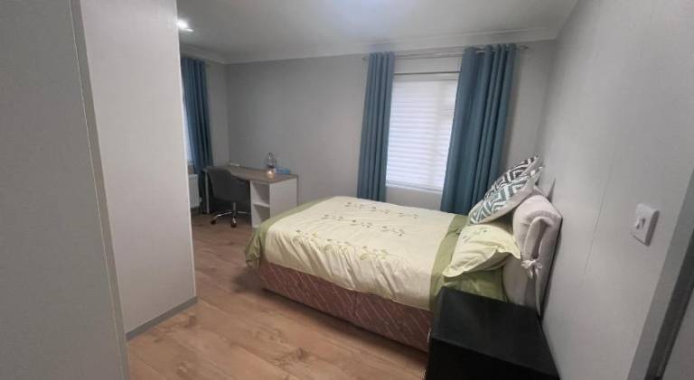 Modern Ensuite Double Bedroom in Dundrum — photo 3