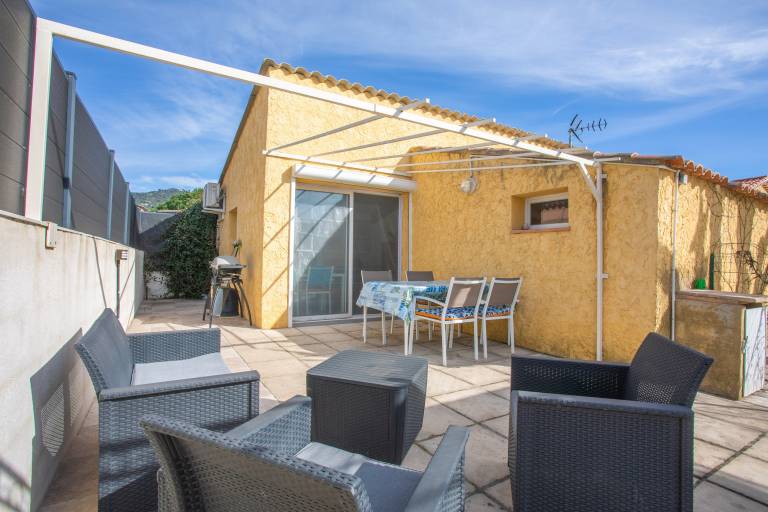 Holiday Home 'Les Mimosas' with Private Terrace, Private Garden and Wi-Fi — photo 3