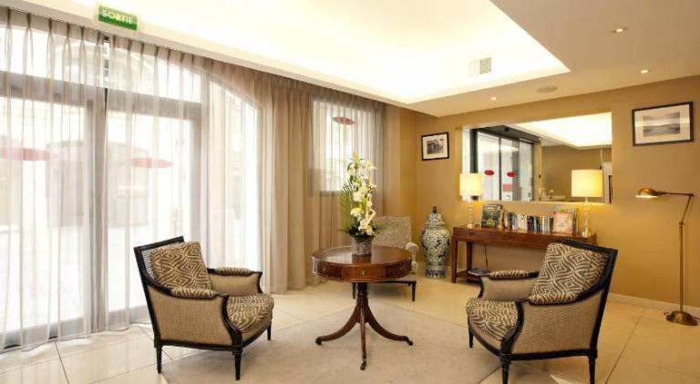 Beautiful serviced apartment with hot tub & yard | Close to the beach | Pets allowed — photo 2