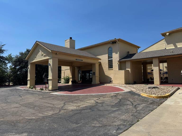 Capital O Georgetown TX I 35 — photo 4