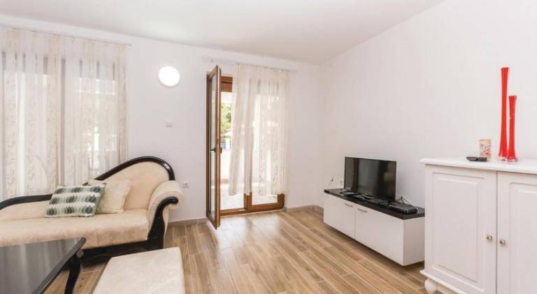 Spacious villa with pool | Pets are welcome — photo 2