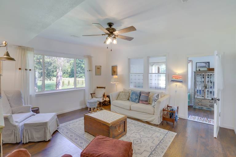 South Haven Farmhouse w/ Fire Pit, 4 Mi to Beach! — photo 5