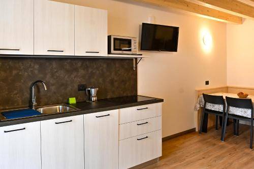 Rental apartment with patio | Perfect for remote work | Pets allowed — photo 4