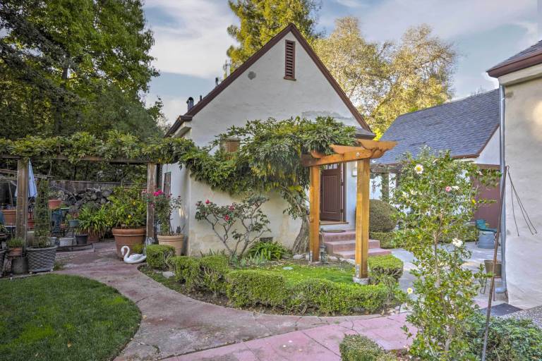 House  Woodside Hills