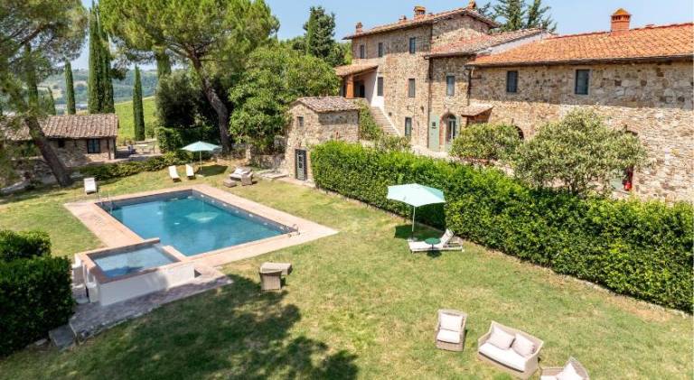 Holiday apartment with yard & pool — photo 4