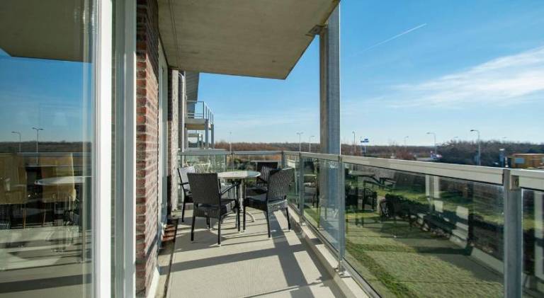 Rental apartment with patio — photo 5