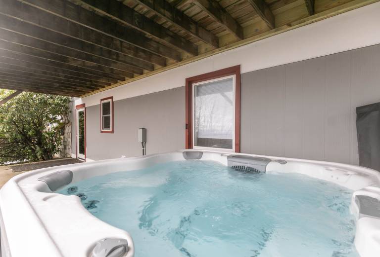 Alpenglow - App Ski Mountain, Views, Hot Tub, Nice Yard — photo 3