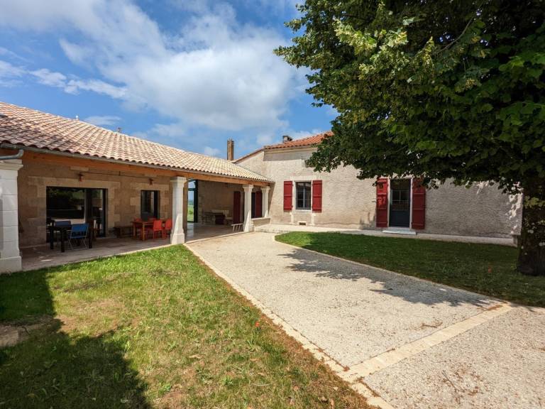 Charming Cottage with Heated Pool, Terrace, and Enclosed Garden in Aubeville — photo 4